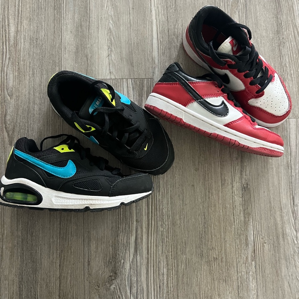 Like NEW NIKE shoes